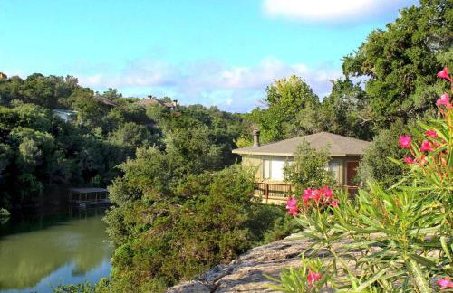 Lakefront Treehouse on Lake Travis Pool & Hot Tub - Foto 1