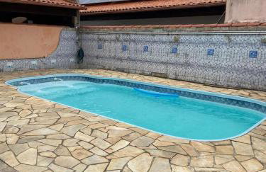 Casa Espaçosa com Piscina, 3 Quartos e Wi-Fi - Foto 3