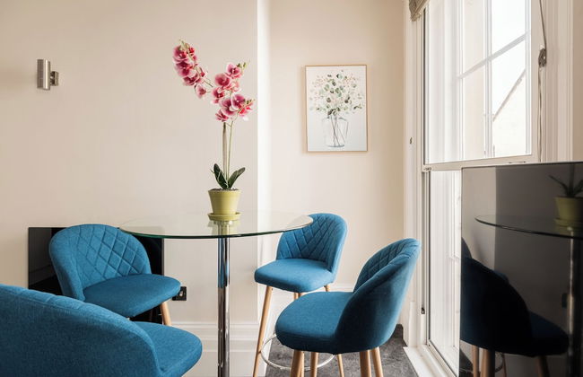 Stunning 2 Bed in Centre of Cheltenham - Photo 37