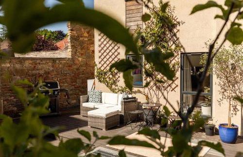 Stylish Family Home with Garden - Foto 38