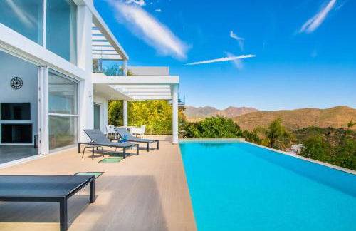 weforyou Exclusive Villa Mairena Private Pool BBQ & Views - Photo 1