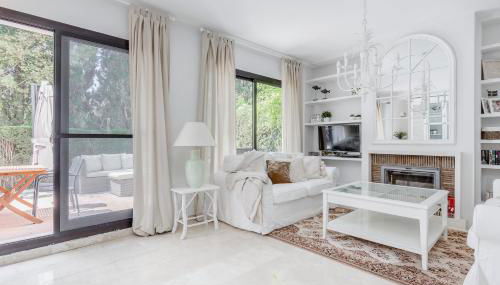 Charming Beachside Townhouse in San Pedro A Lovely Retreat Steps from the Shore - Photo 3