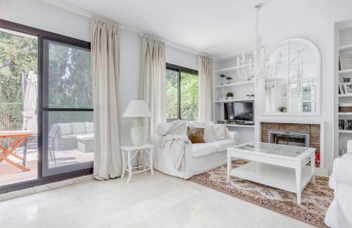 Charming Beachside Townhouse in San Pedro A Lovely Retreat Steps from the Shore - Photo 3