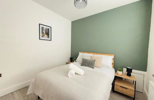 Comfy 4 Bed Home - Port Talbot - Perfect for Contractors & Families - Foto 1