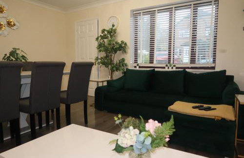 Cozy 3 Bedroom Home with Garden & Free Parking - Milton Keynes - Foto 12