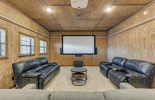 Spacious Ranch Style Home w Cinema Room - Foto 18