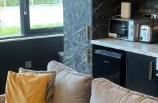 Spacious & Stylish Self Contained Studio Apartments - Foto 12