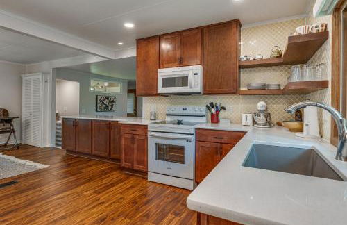 Beautiful 3BR Home Near Lake MI - Photo 28