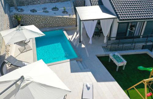 Villa Rene - Photo 1