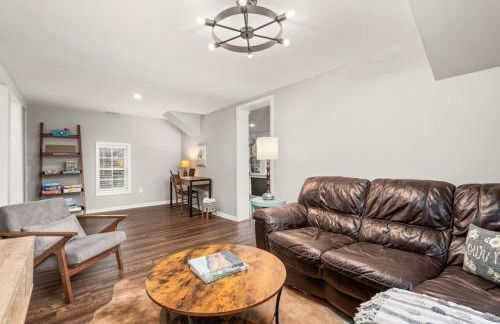 Stone Cottage 3 Bedroom Getaway - Stroll to DT Franklin - Historic Blakely House - Foto 32