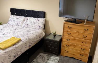 Peaceful 3 bedroom house close to Newcross hospital Wolverhampton - Photo 13