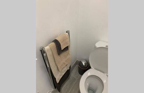 Comfy New Self Contained 1 Bed Flat - Modern! - Photo 17