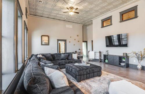 Florence Vacation Rental with Rooftop Deck! - Photo 1