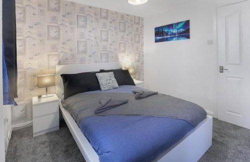 Spacious 4 Bedroom House with Parking - Foto 57