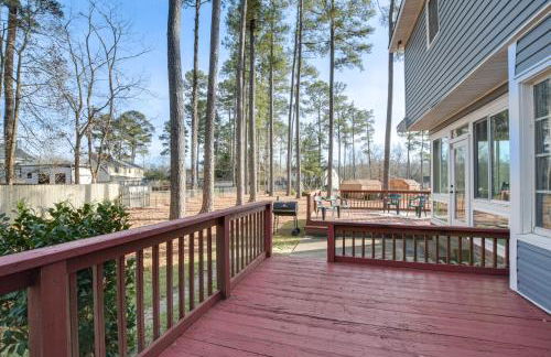 Lovely Fayetteville Home Deck and Fireplace! - Foto 28