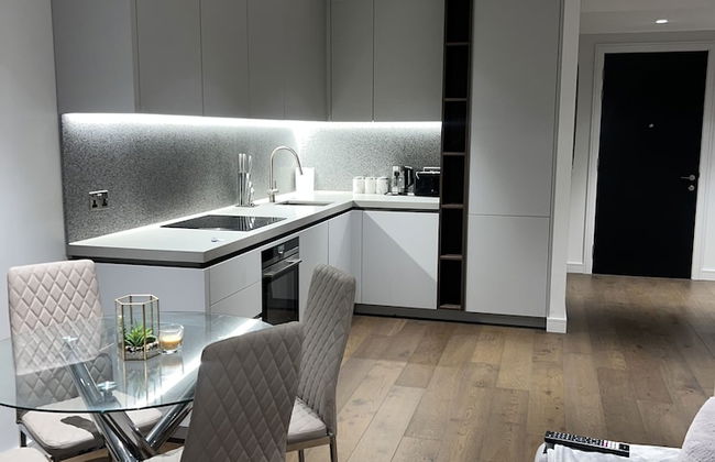 Stylish 1-bed Apartment in London - Photo 5