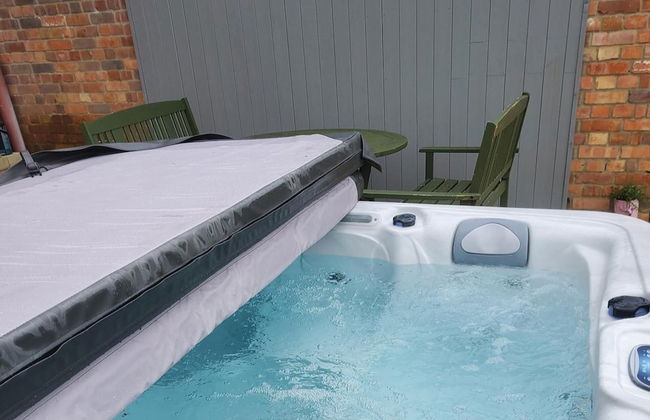 3 Bedroom Cottage - Hot Tub, Garden, Parking - Foto 14