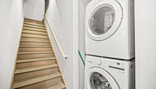 Cozy Apt in Center City! - Photo 5