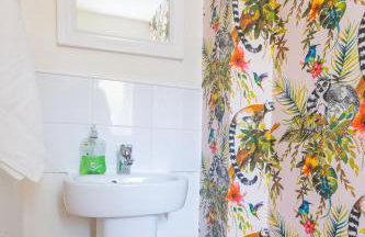 Cheerful 4-bedroom house with multiple car parking - Foto 33