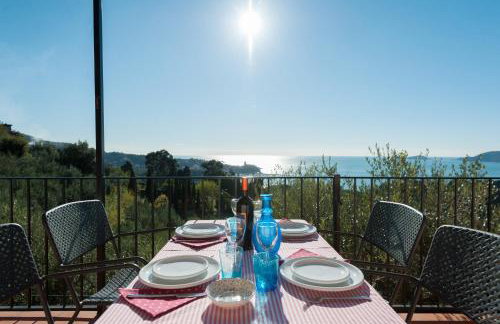 "The Ulivi" inside Le Agavi Private Park, shared Pool and Tennis 200m far, Sea View Apartment 2 AC BDR, 2BTH, parking next home and private garage in Lerici! Cooking Lesson and Wine Tasting - Foto 1