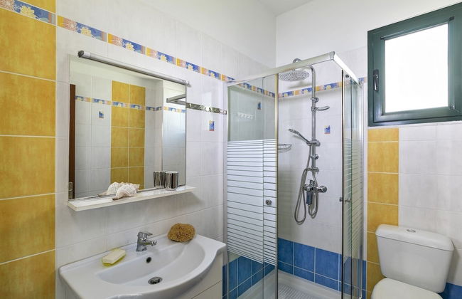 Live by the sea at House Almyra - Foto 7