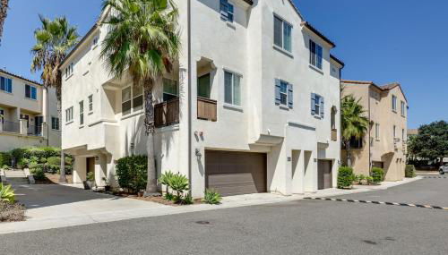 Walk to Public Transit Oceanside Home with Balcony - Photo 2