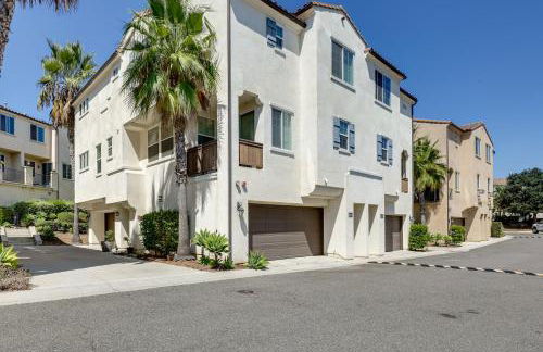 Walk to Public Transit Oceanside Home with Balcony - Photo 2