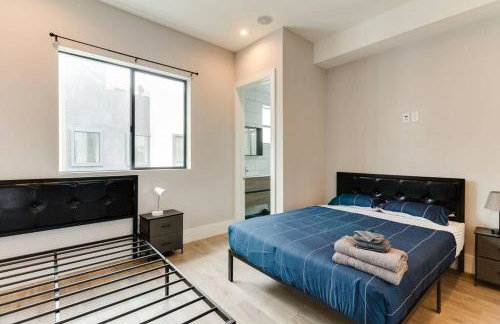 Luxury Modern 4 bedroom 3 Bath Home With Rooftop Deck #3 - Foto 32