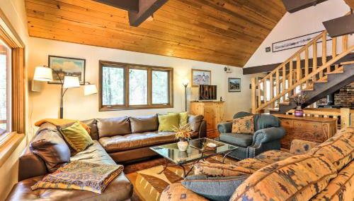 Riverside Winthrop Chalet with Hot Tub and 2 Decks! - Foto 4