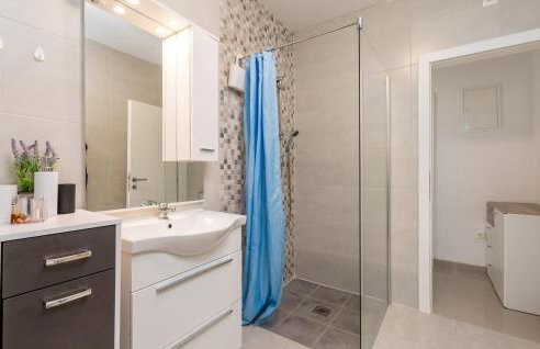 1 Bedroom Lovely Apartment In Vlasici - Foto 21