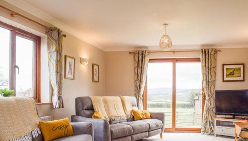 The Larches - Photo 2