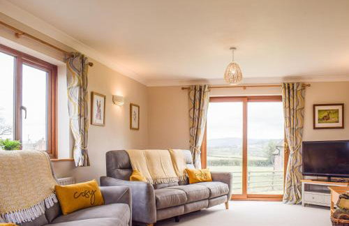 The Larches - Photo 2