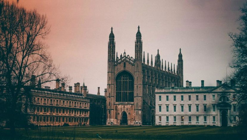 Le Livre Interdit de Cambridge - Jeu d'exploration de la ville - Photo 2