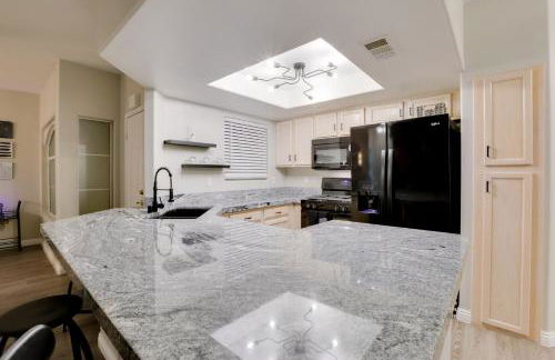 6 Mi to Vegas Strip City-View Gem with Pool Access - Foto 6