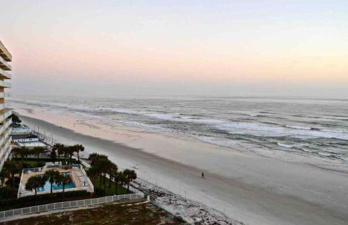 Beautiful Home Steps from the beach + Side Porch - Foto 11