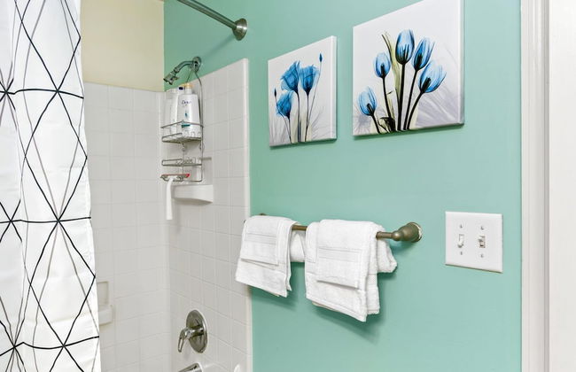 City Center Apartment, Walk Everywhere, Wifi - Photo 7