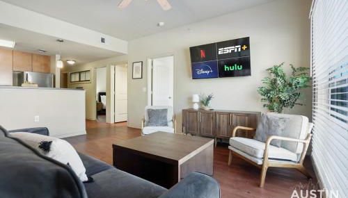 Dual Urban Oasis 8BR in Vibrant North Loop Hub - Foto 5