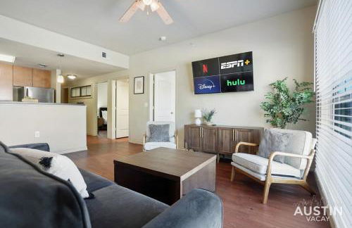 Dual Urban Oasis 8BR in Vibrant North Loop Hub - Foto 5