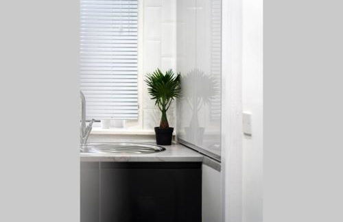 Cheerful 2 Bedroom Homely Apartment, Sleeps 4 Guest Comfy, 1x Double Bed, 2x Single Beds, Free Parking, Free WiFi, Suitable For Business, Leisure Guest, Contractors, QE Hospital, Glasgow, Near Airport & City Centre, Perfect For Common Wealth Games 2026 - Foto 25