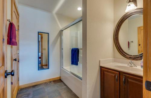 Majestic Manor - Peaceful Modern Cabin Retreat Near Watauga Lake - Photo 33