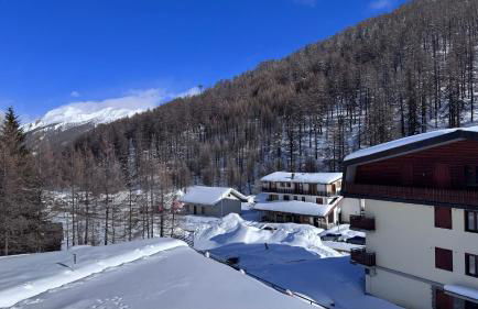 Facing the Sestriere Ski Slopes - Foto 27