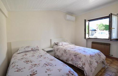 2 Bedroom Stunning Home In Pont-Saint-Martin - Foto 21