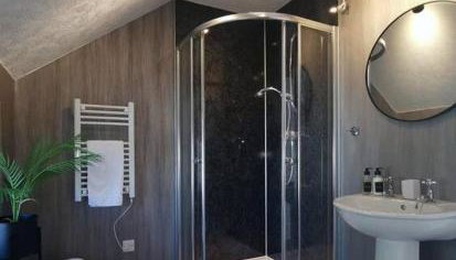 B'Dazzled Flat, Castletown - Photo 4