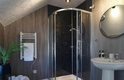 B'Dazzled Flat, Castletown - Photo 4