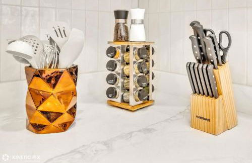 Sleeps 10 + Coffee bar + Game Room + Train to CHGO - Foto 54