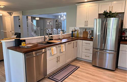 HoneyHomes Hackler Golf Course Home with Amenities - Photo 2