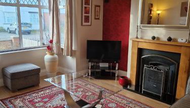 Hereford City - Goldcrest House - 4 Bedroom House With Parking, Located Very Close To City Centre & River Wye - Sleeps Up To 6 Guests - Hosted by RENTMYHOUSE - Foto 4