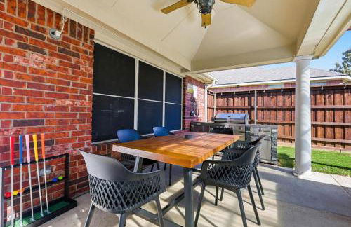 4BR w Pool Cinema Room, Mini Golf & EV - Photo 34