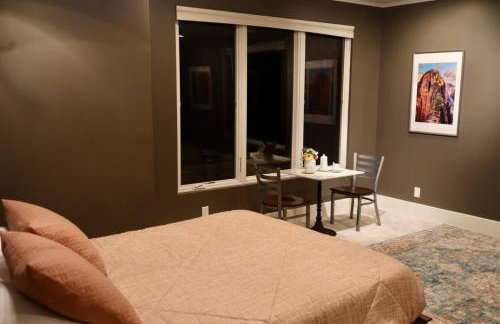 25-Bed, Amenity-Rich Estate in a Private Forest - Foto 37