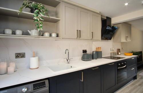 Spacious 4 Bed House Sleeps 6 Parking Garden in Loughborough - Foto 7